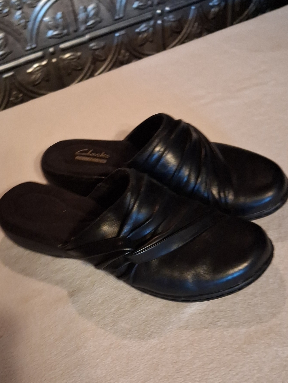 Clarks Black Leather Women’s Slip-On Mules Size 6.5